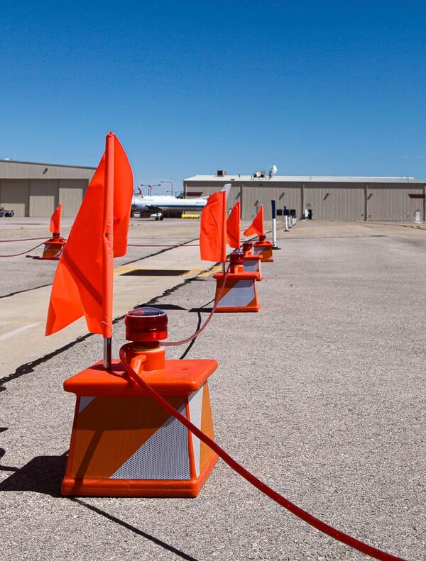 AR3 Airport Delineator and hazard flag